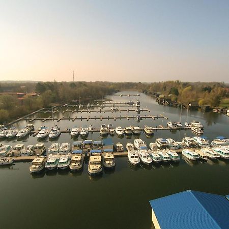 Pet Friendly Apartment In Rechlin With Kitchen Kültér fotó